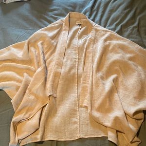 Universal threads cover up women’s OSF M